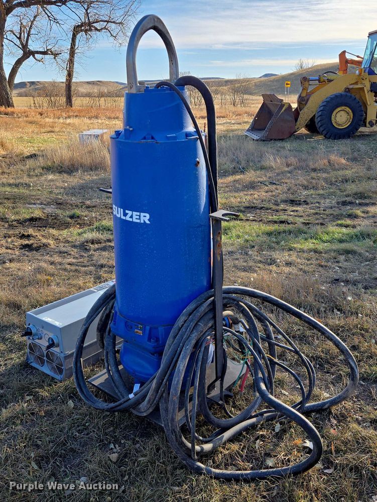 image for item ES2535 Sulzer XFP105J-CB2-PE860/4 pump