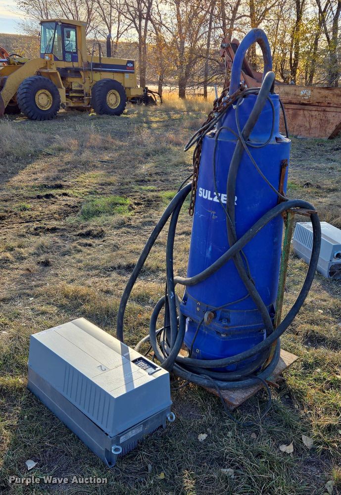 image for item ES2536 Sulzer XFP105J-CB2-PE860/4 pump