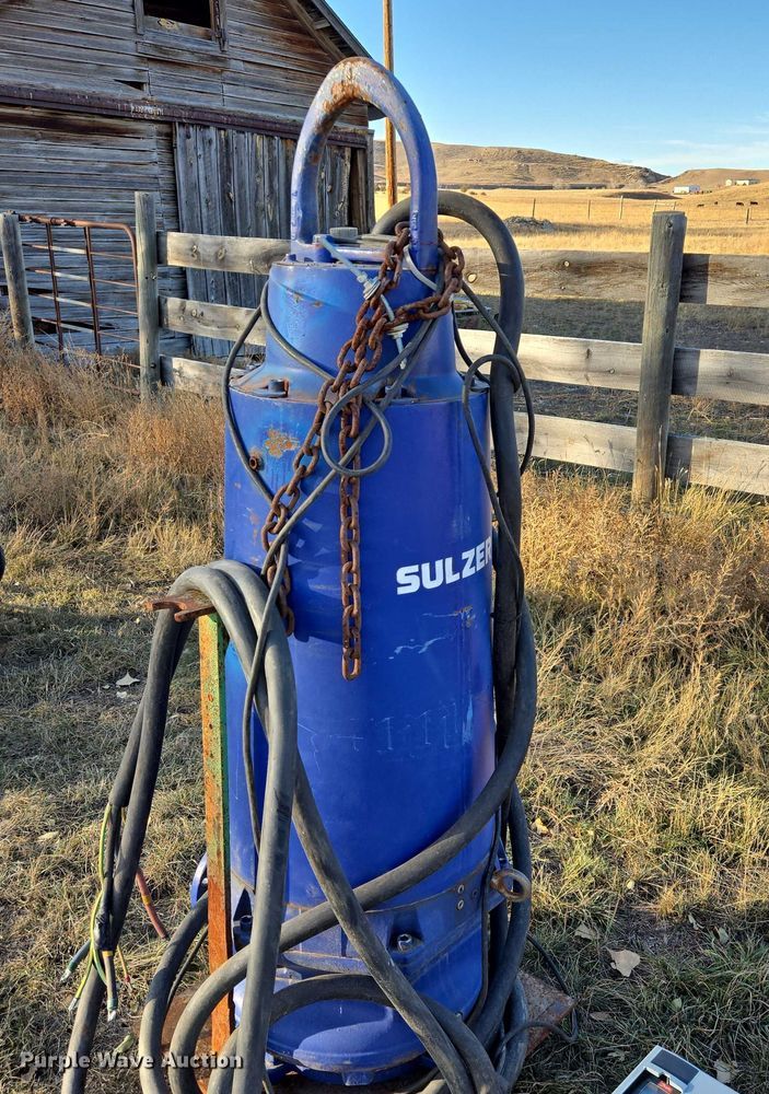 image for item ES2536 Sulzer XFP105J-CB2-PE860/4 pump