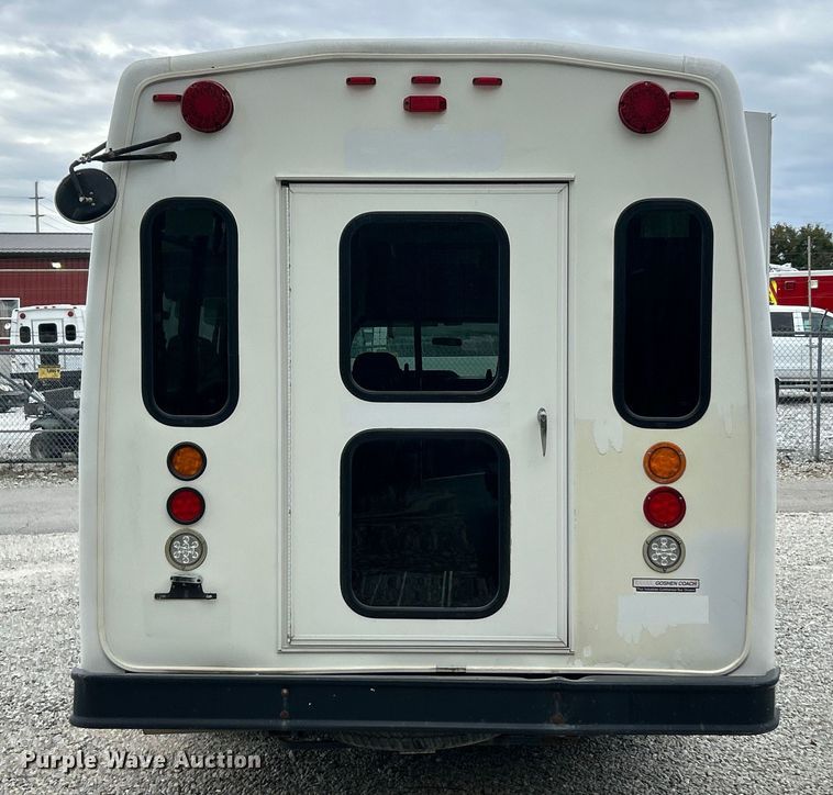 image for item ET3397 2009 Ford E450 Super Duty shuttle bus