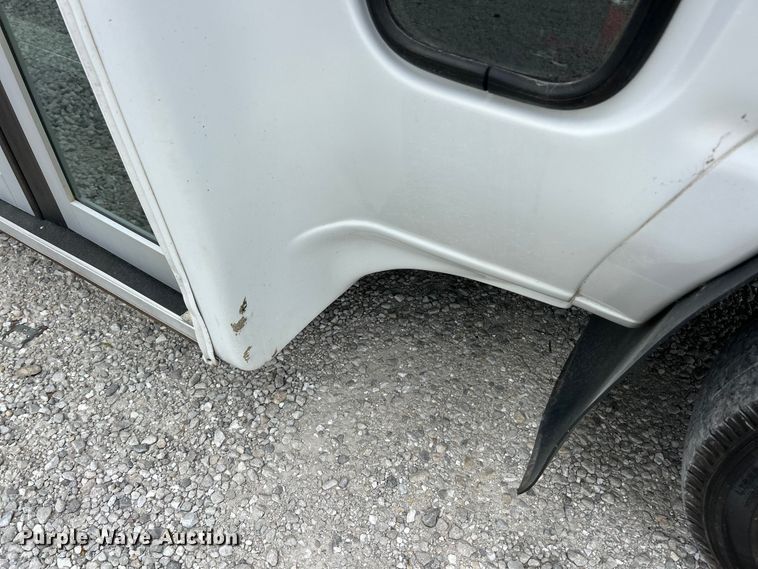 image for item ET3397 2009 Ford E450 Super Duty shuttle bus