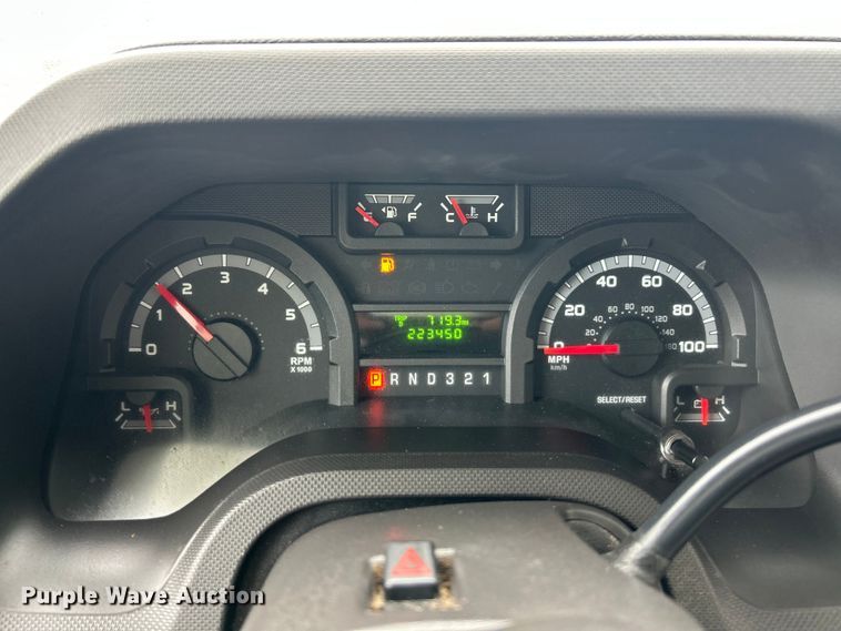 image for item ET3397 2009 Ford E450 Super Duty shuttle bus