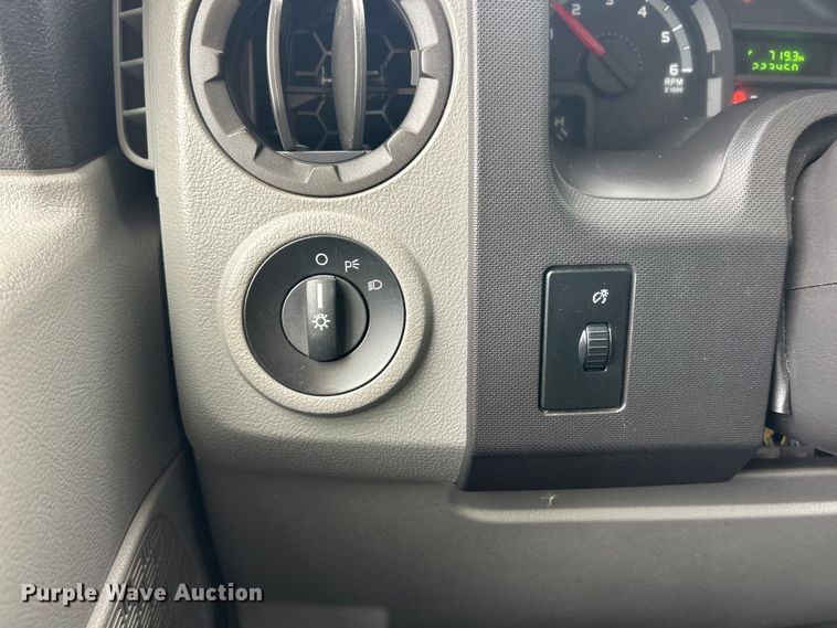 image for item ET3397 2009 Ford E450 Super Duty shuttle bus