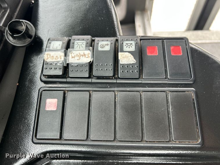 image for item ET3397 2009 Ford E450 Super Duty shuttle bus