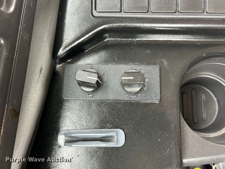 image for item ET3397 2009 Ford E450 Super Duty shuttle bus