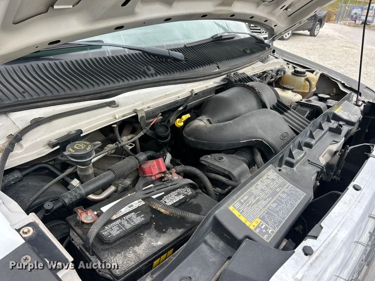 image for item ET3397 2009 Ford E450 Super Duty shuttle bus