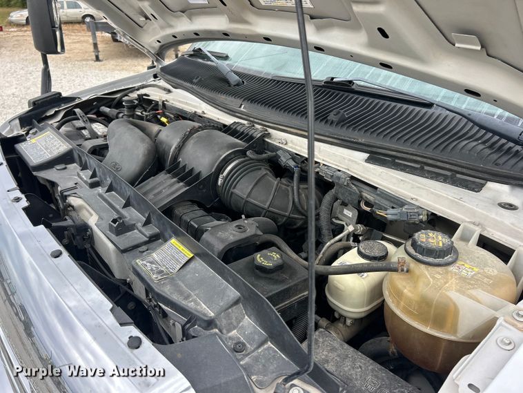 image for item ET3397 2009 Ford E450 Super Duty shuttle bus