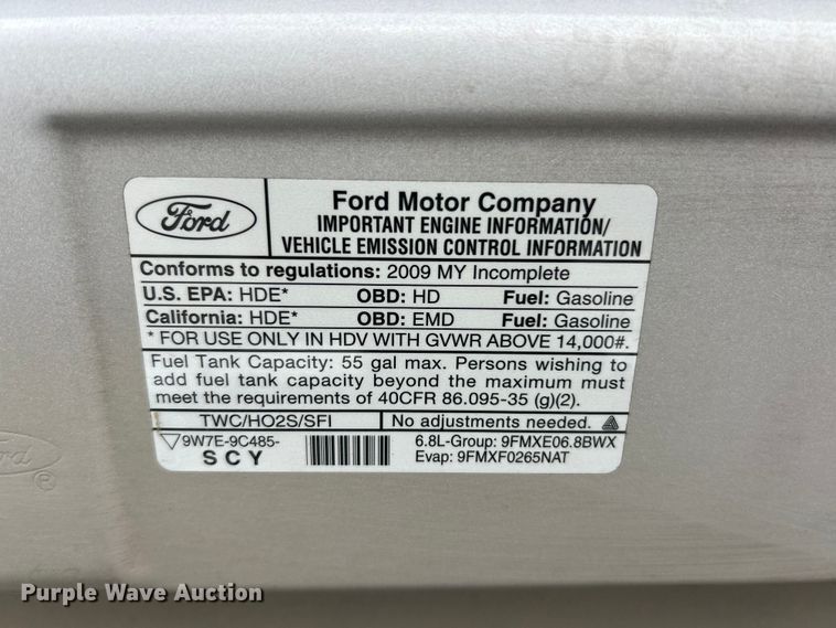 image for item ET3397 2009 Ford E450 Super Duty shuttle bus