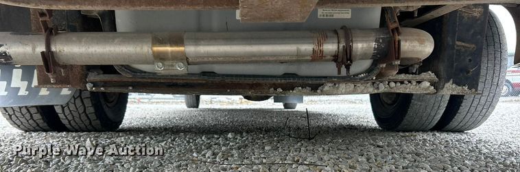 image for item ET3397 2009 Ford E450 Super Duty shuttle bus