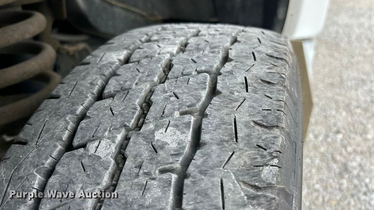 image for item ET3397 2009 Ford E450 Super Duty shuttle bus