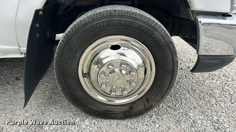 image for item ET3397 2009 Ford E450 Super Duty shuttle bus