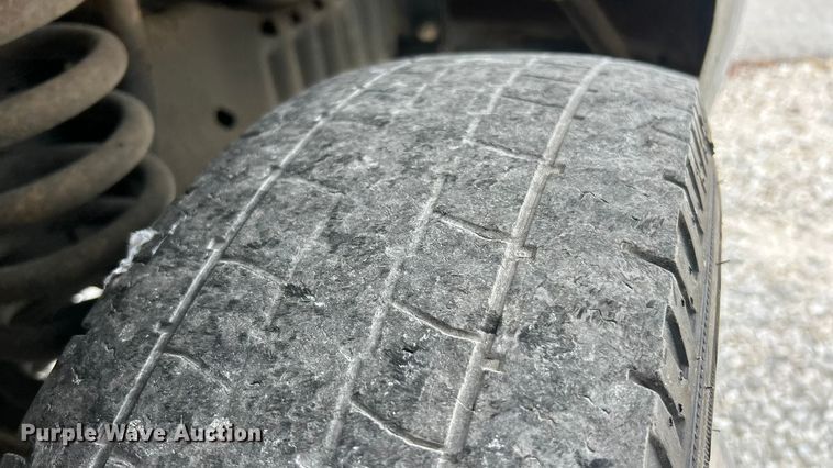 image for item ET3397 2009 Ford E450 Super Duty shuttle bus