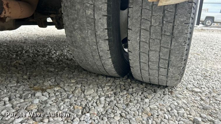 image for item ET3397 2009 Ford E450 Super Duty shuttle bus