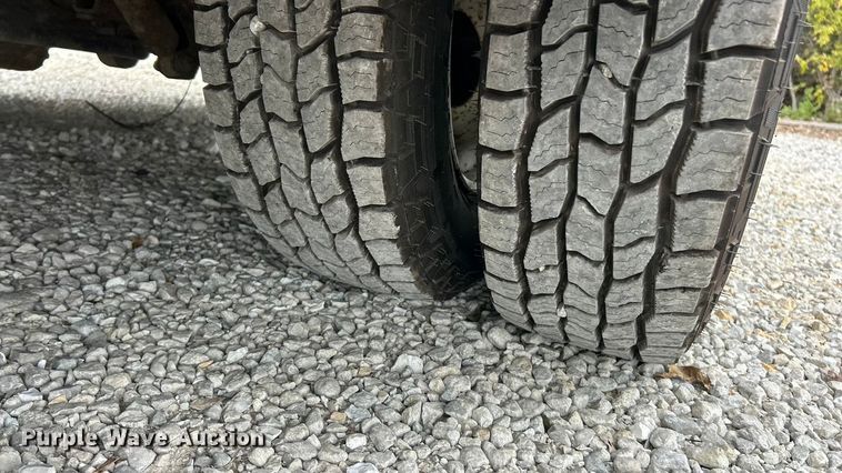 image for item ET3397 2009 Ford E450 Super Duty shuttle bus