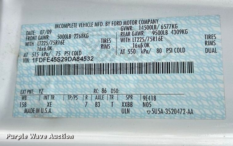 image for item ET3397 2009 Ford E450 Super Duty shuttle bus