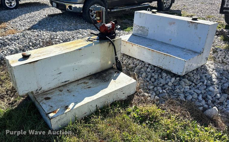 image for item ET6514 (2) L-shaped fuel tanks