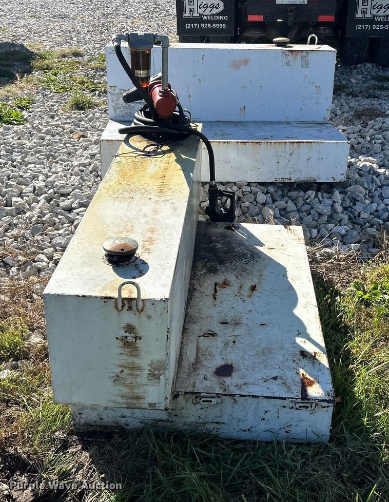 image for item ET6514 (2) L-shaped fuel tanks