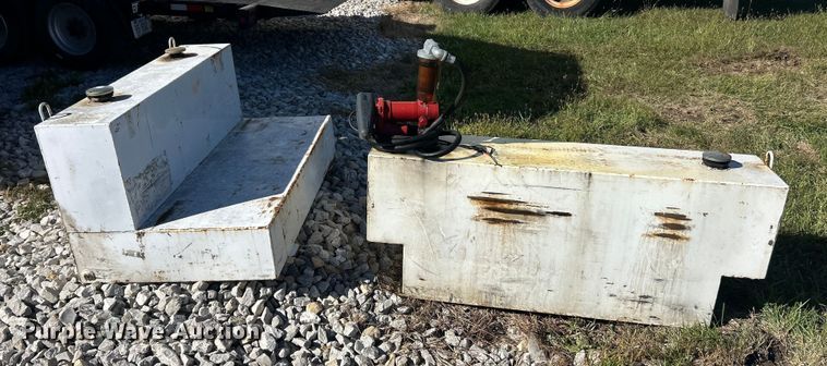 image for item ET6514 (2) L-shaped fuel tanks