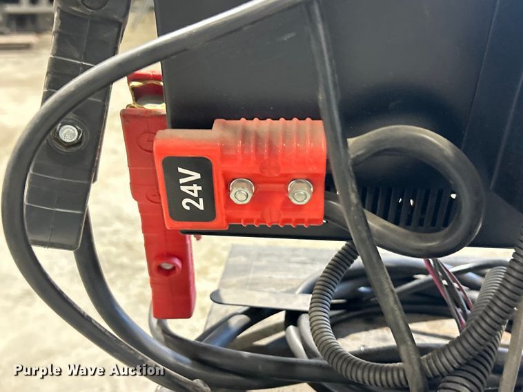 image for item ET6554 Blue Point charger / jump pack