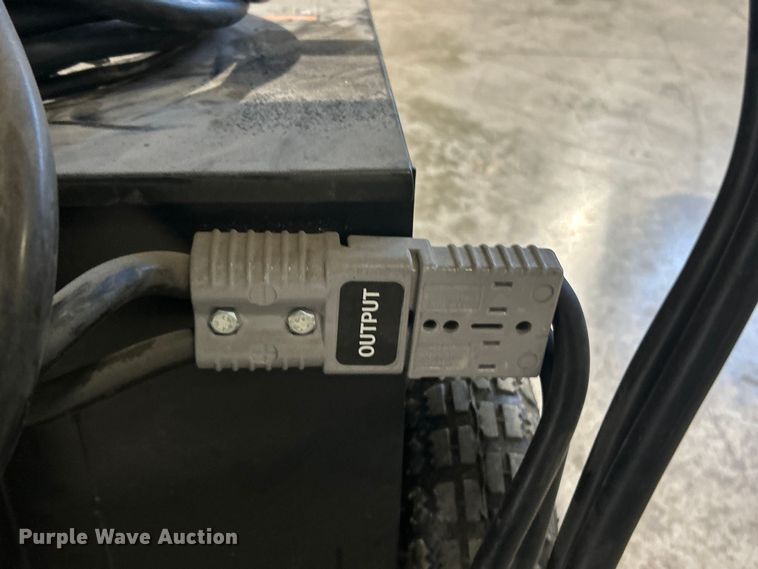 image for item ET6554 Blue Point charger / jump pack