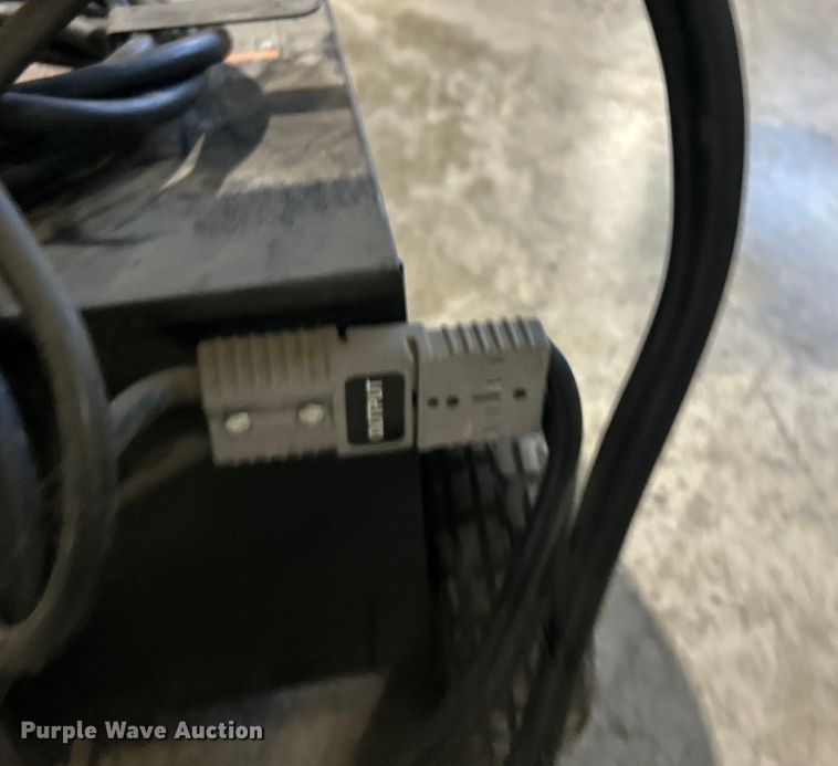 image for item ET6554 Blue Point charger / jump pack