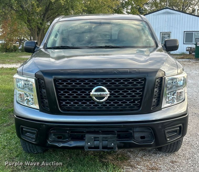 image for item ET6568 2017 Nissan Titan pickup truck