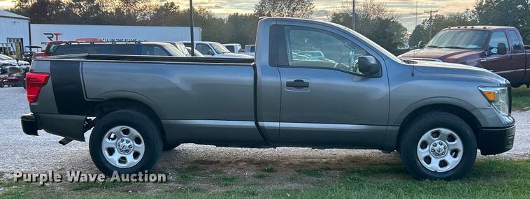 image for item ET6568 2017 Nissan Titan pickup truck