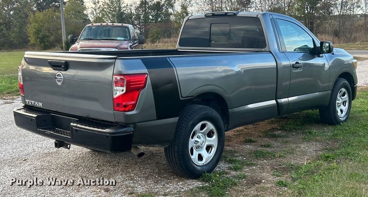 image for item ET6568 2017 Nissan Titan pickup truck