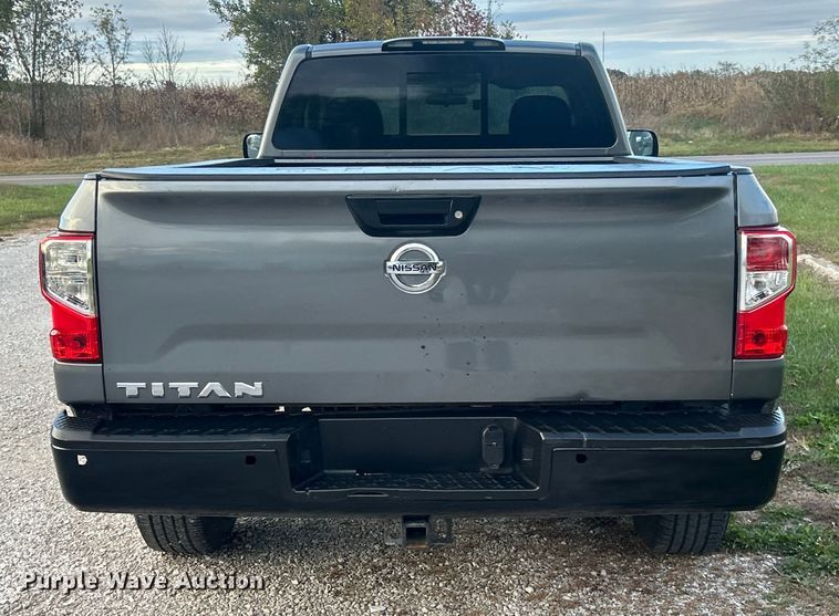 image for item ET6568 2017 Nissan Titan pickup truck