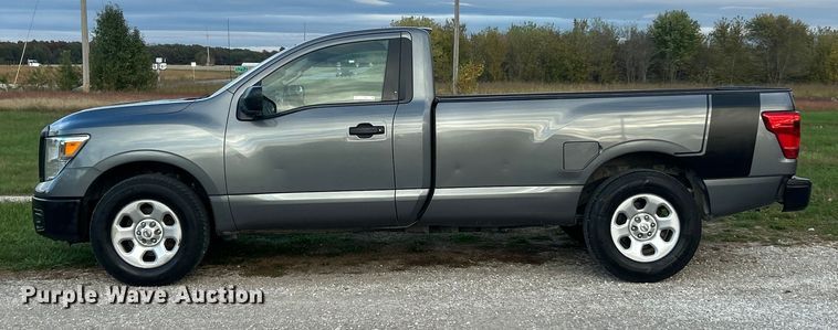 image for item ET6568 2017 Nissan Titan pickup truck