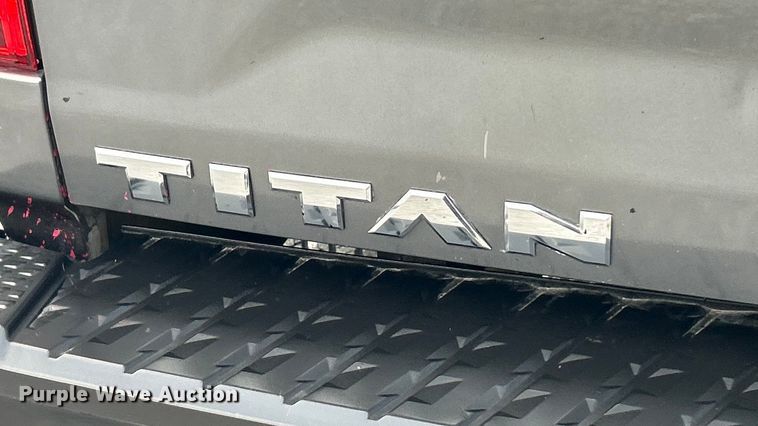 image for item ET6568 2017 Nissan Titan pickup truck