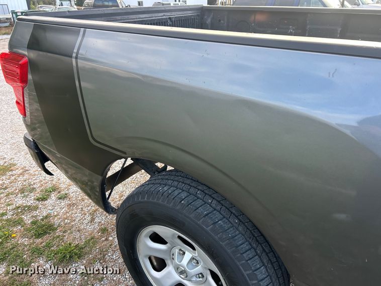 image for item ET6568 2017 Nissan Titan pickup truck