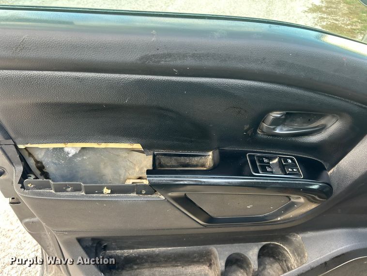 image for item ET6568 2017 Nissan Titan pickup truck