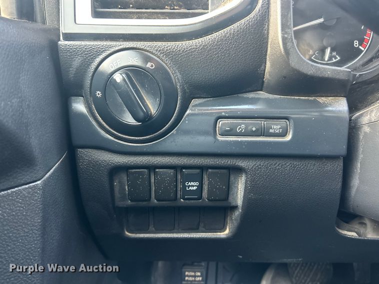 image for item ET6568 2017 Nissan Titan pickup truck