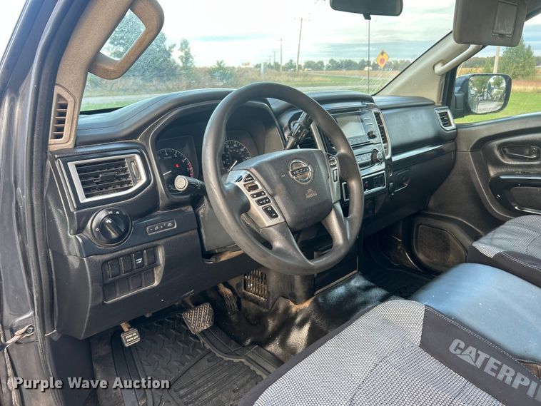 image for item ET6568 2017 Nissan Titan pickup truck