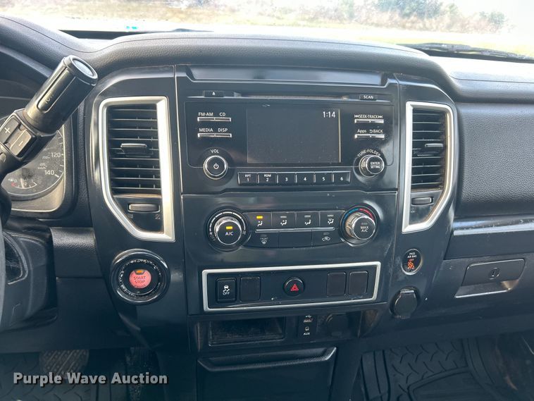 image for item ET6568 2017 Nissan Titan pickup truck