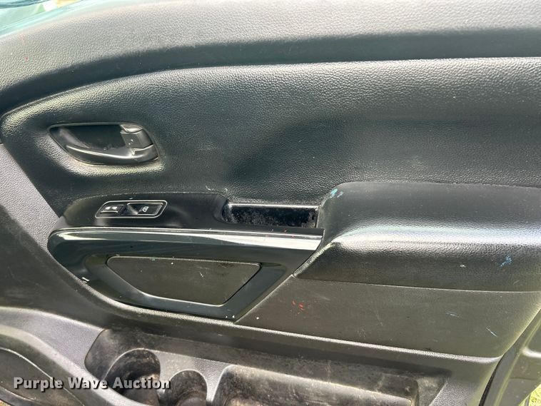 image for item ET6568 2017 Nissan Titan pickup truck