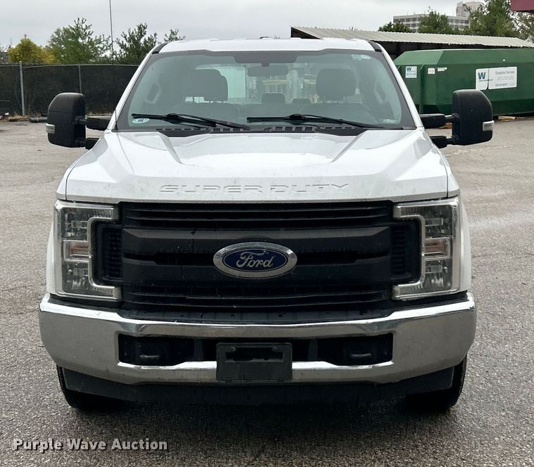 image for item ET6571 2019 Ford F250 Super Duty Crew Cab pickup truck