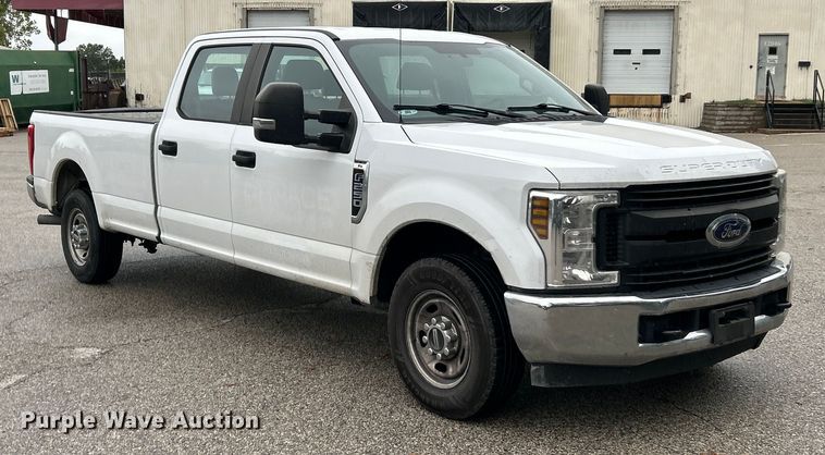 image for item ET6571 2019 Ford F250 Super Duty Crew Cab pickup truck