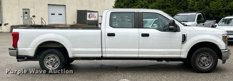 image for item ET6571 2019 Ford F250 Super Duty Crew Cab pickup truck