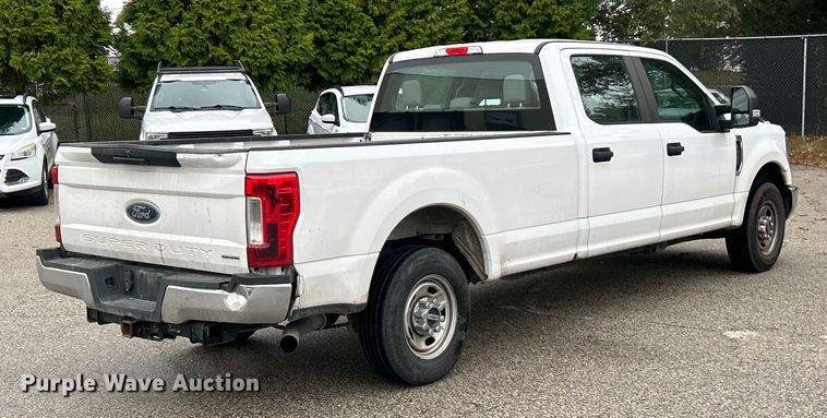 image for item ET6571 2019 Ford F250 Super Duty Crew Cab pickup truck