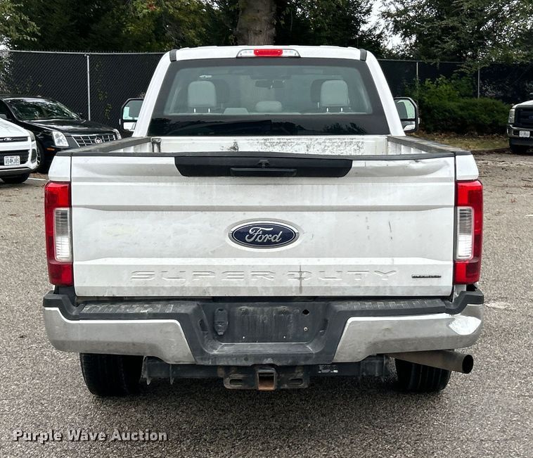 image for item ET6571 2019 Ford F250 Super Duty Crew Cab pickup truck