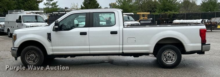 image for item ET6571 2019 Ford F250 Super Duty Crew Cab pickup truck