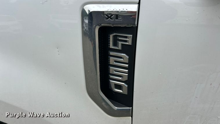 image for item ET6571 2019 Ford F250 Super Duty Crew Cab pickup truck