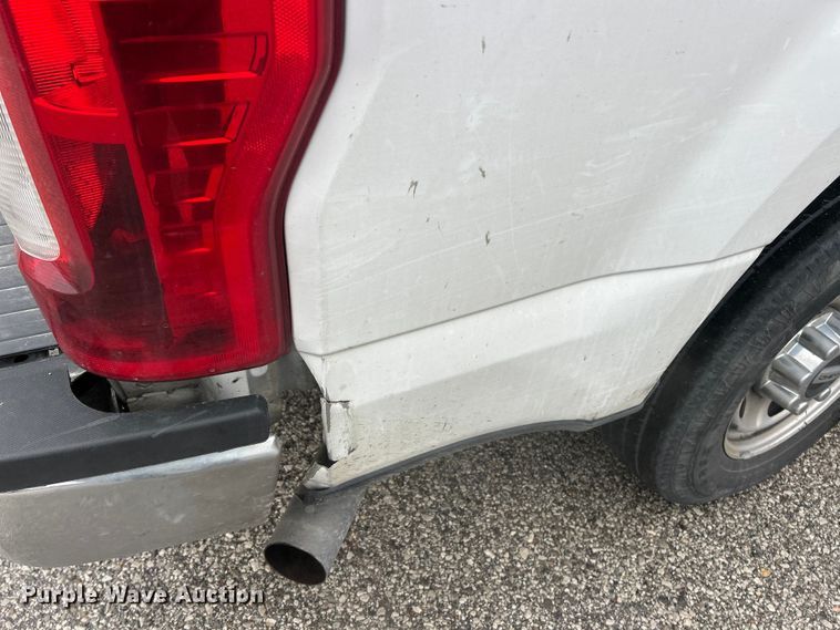 image for item ET6571 2019 Ford F250 Super Duty Crew Cab pickup truck