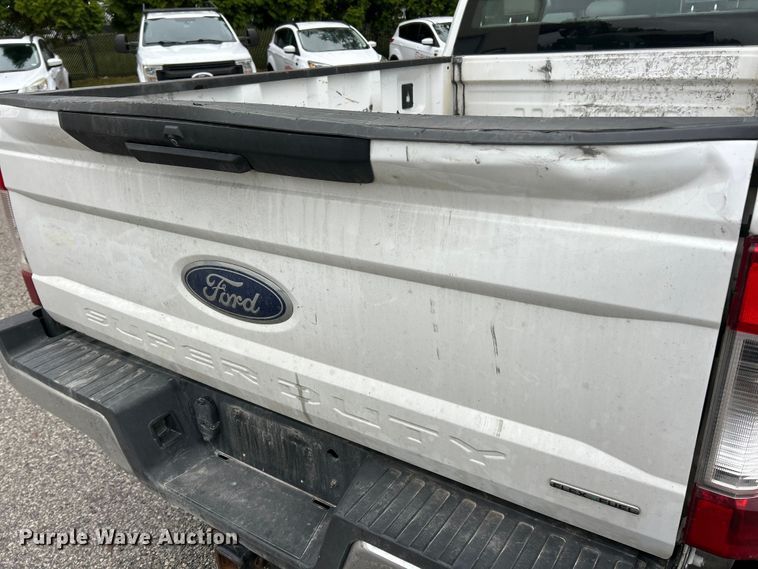 image for item ET6571 2019 Ford F250 Super Duty Crew Cab pickup truck