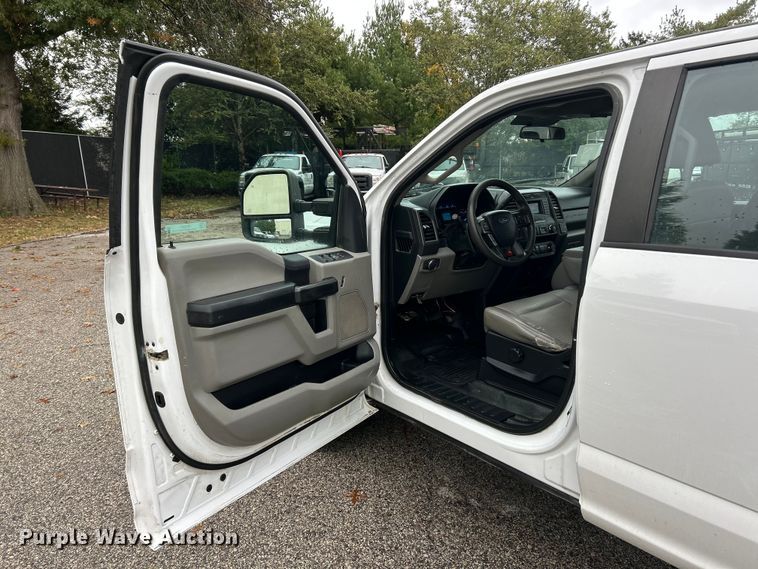 image for item ET6571 2019 Ford F250 Super Duty Crew Cab pickup truck