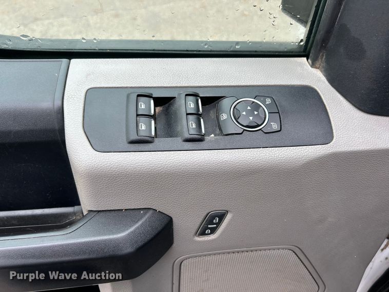 image for item ET6571 2019 Ford F250 Super Duty Crew Cab pickup truck