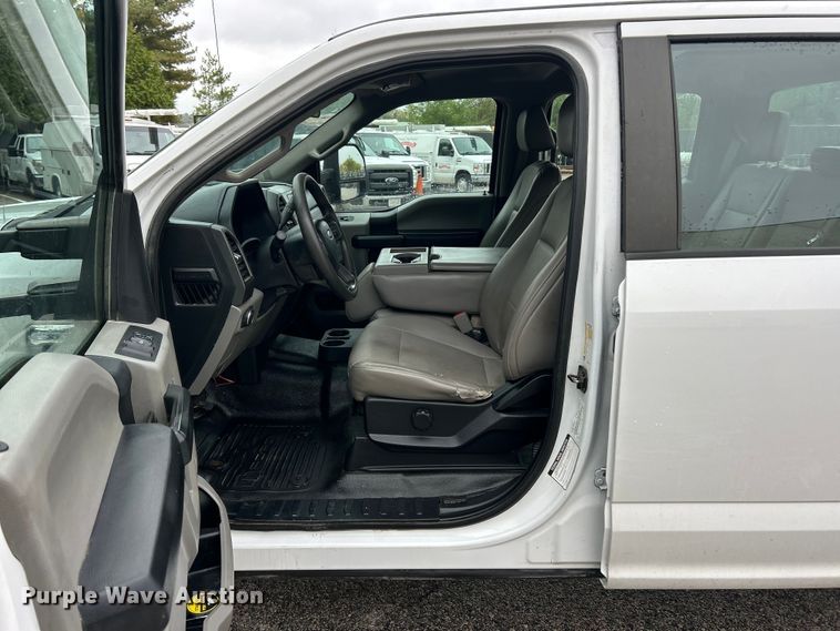 image for item ET6571 2019 Ford F250 Super Duty Crew Cab pickup truck