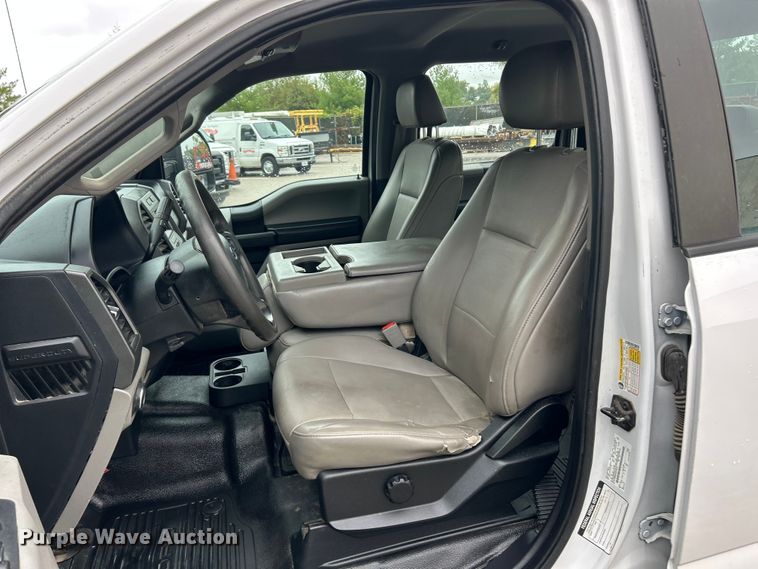 image for item ET6571 2019 Ford F250 Super Duty Crew Cab pickup truck